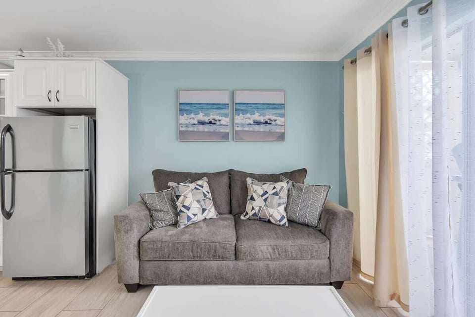 6300_Seawall_Blvd_Galveston_TX_77551_USA-Living_room-IMG_3208