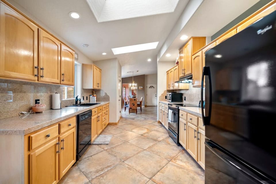 The kitchen has many modern amenities