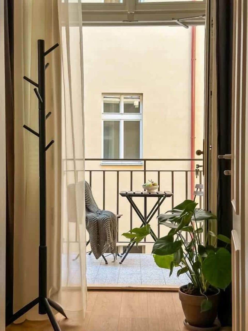 Entrance to the apartment with outdoor seating