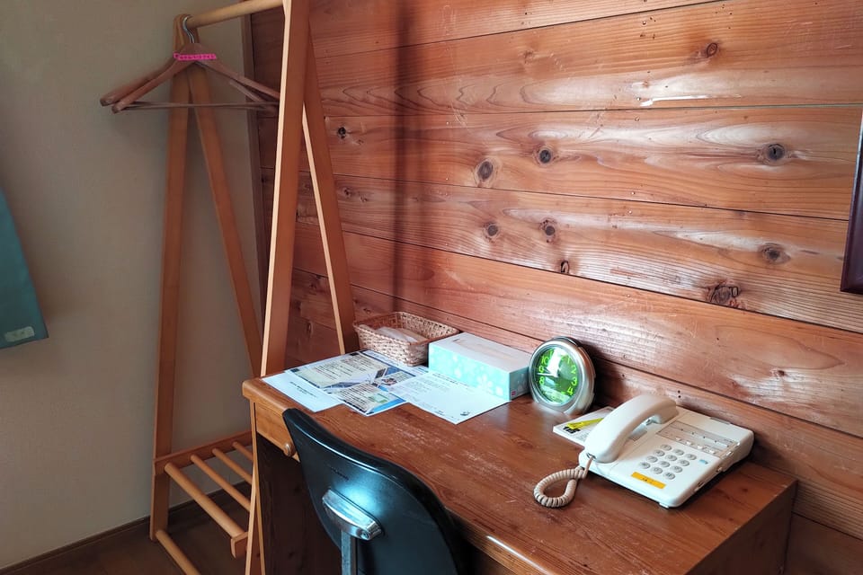 Desk, free WiFi