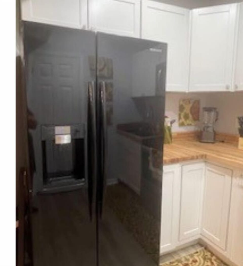 Full size refrigerator with filtered water and ice. blender, toaster, utensils