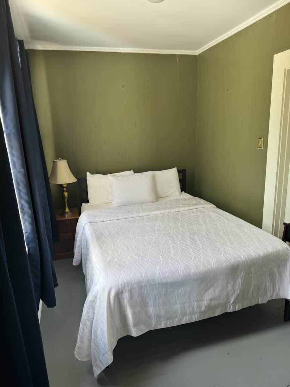 Small queen bedroom