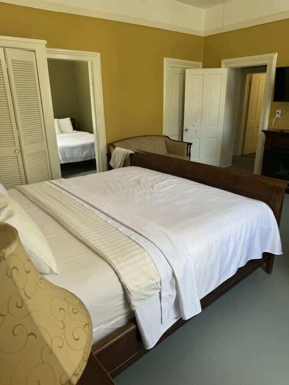 Large King Bedroom