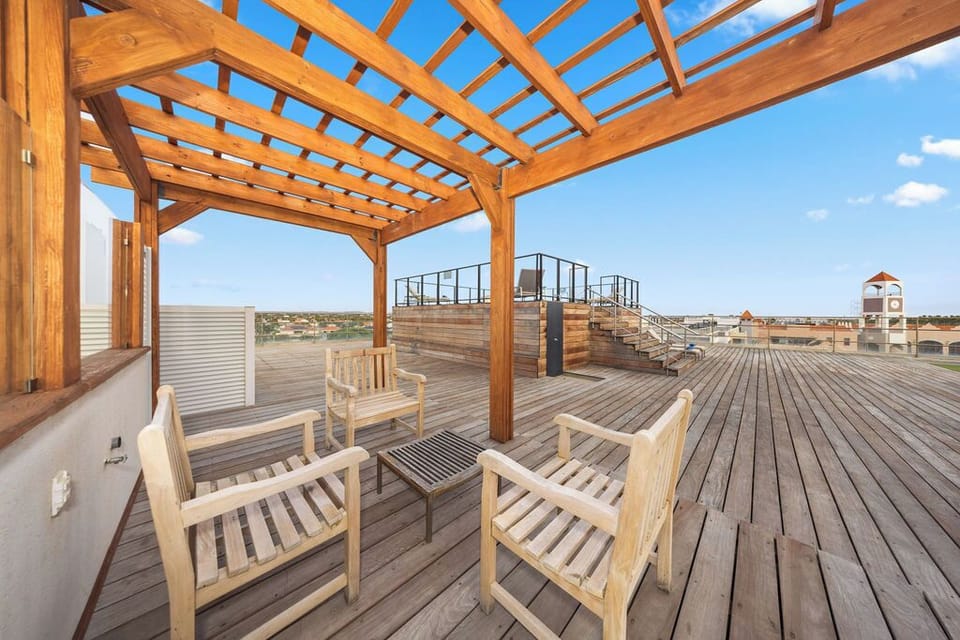 Modern Corner Unit  Pool  Steps from Palm Beach! (22122)