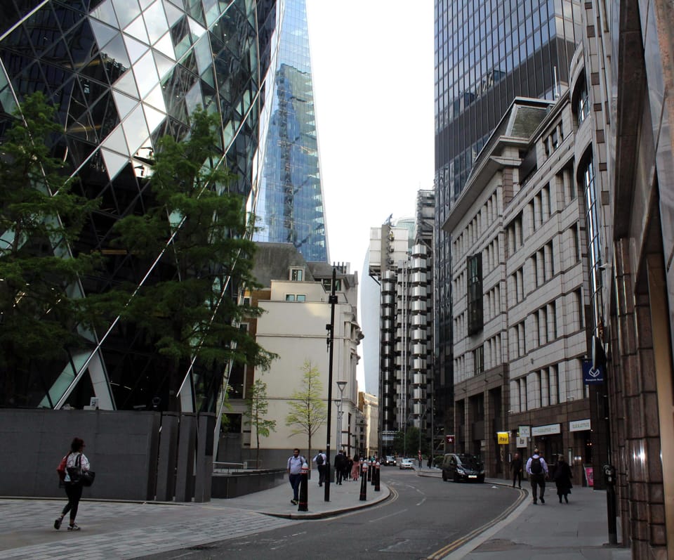 Liverpool street, city view, few stops from seven sisters