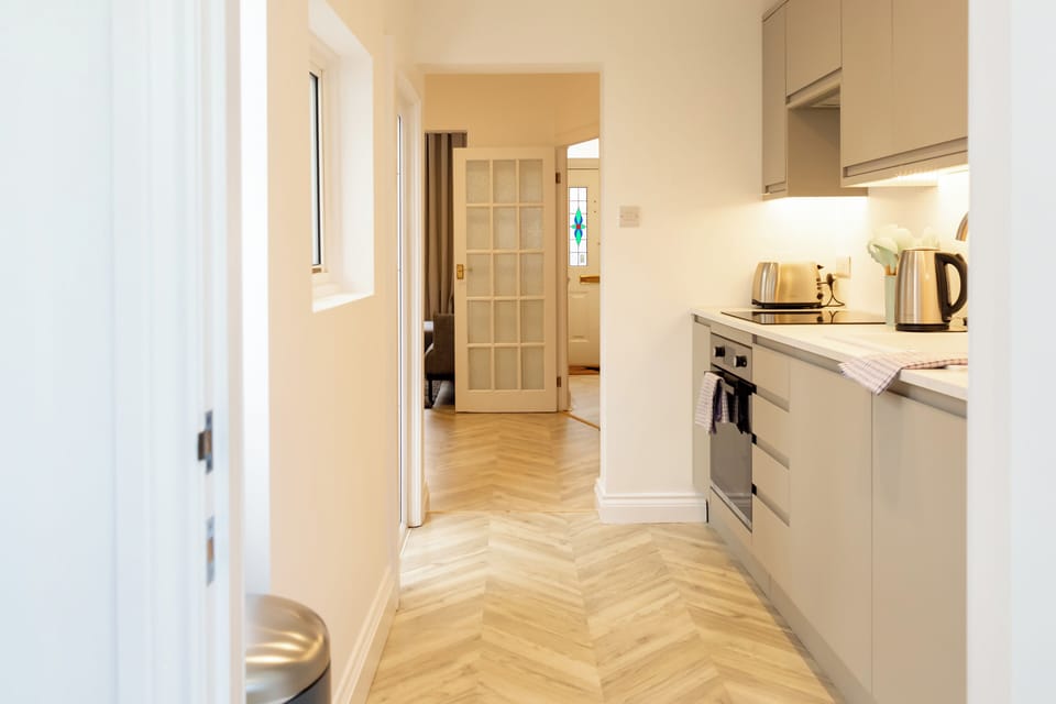 House, Patio, City View | Private kitchen | Electric kettle, toaster