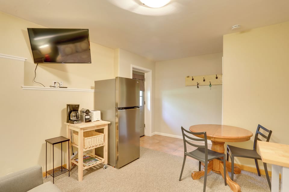 Kitchen & Dining Area
