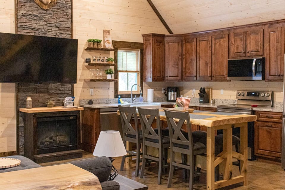 Comfortable dining, with seating for six.