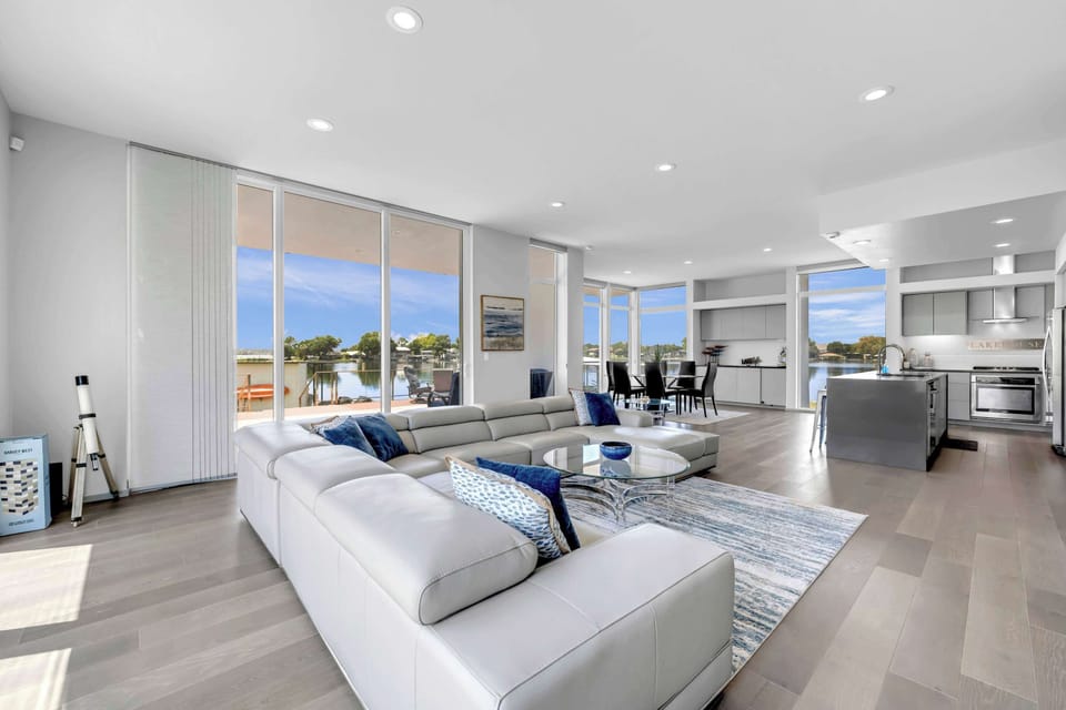 Go seamlessy from living to dining to cooking