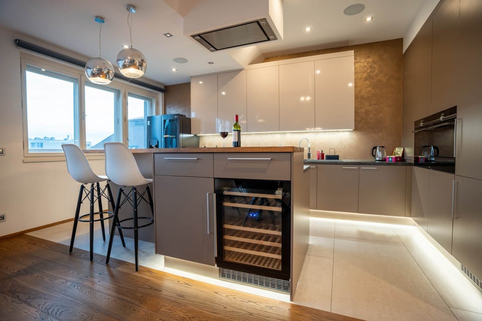 Bar & Kitchen