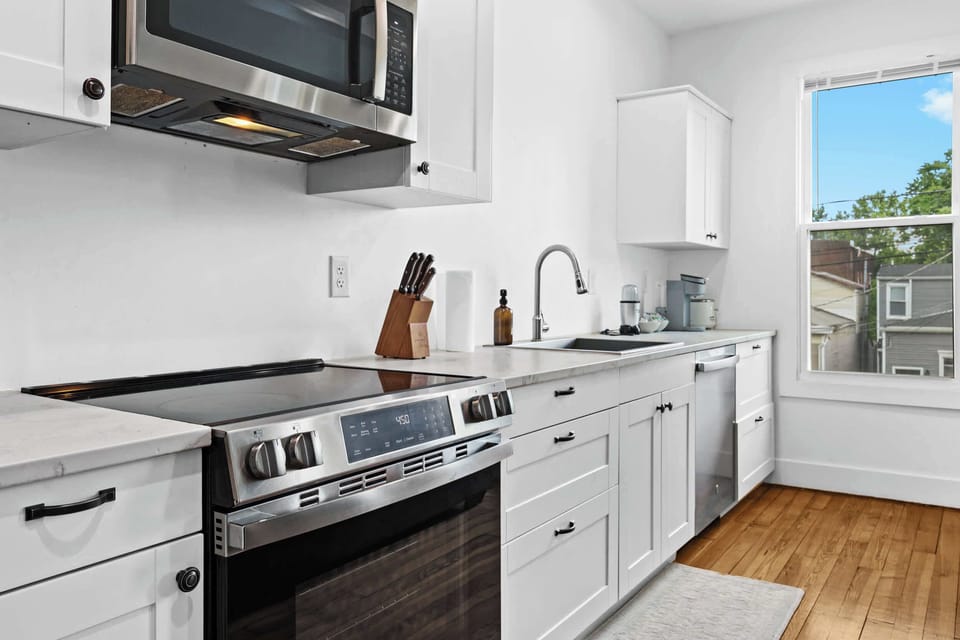 Kitchen: Kitchen: Fully equipped kitchen with a welcoming feel.