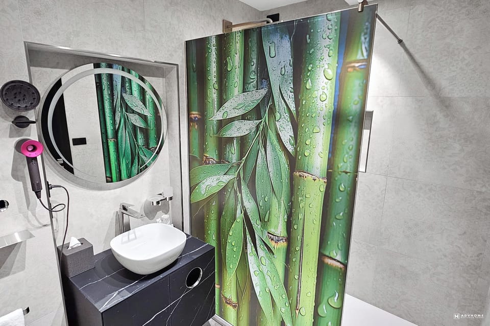 Superior Double Room | Bathroom | Shower, rainfall showerhead, free toiletries, hair dryer