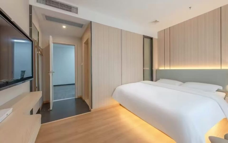 Family Suite | Desk, laptop workspace, free WiFi