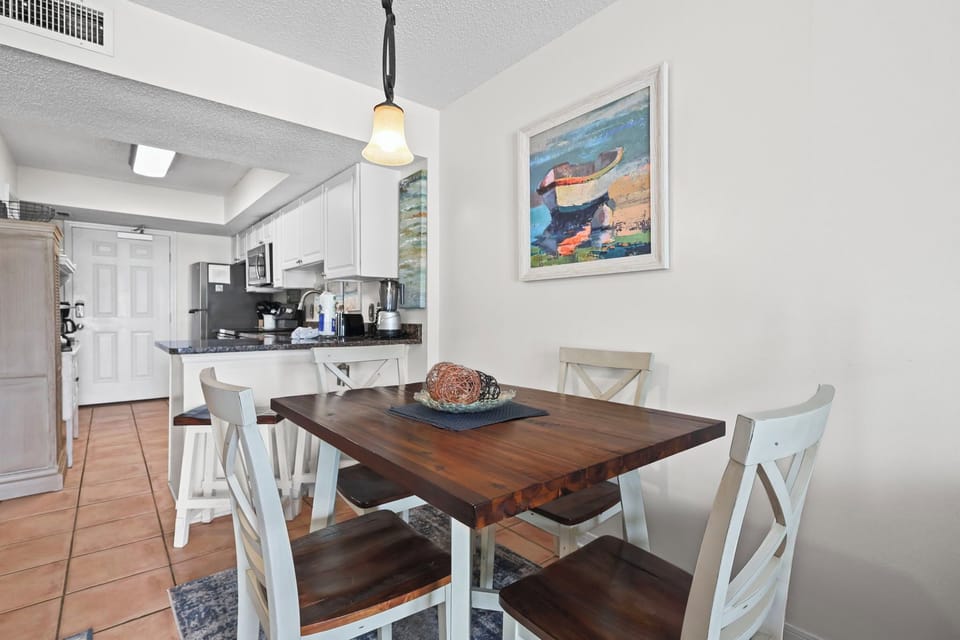 Surf Side Shores 2202 Dining Area
