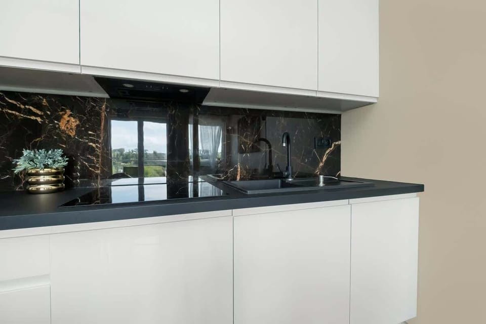 Kitchenette equipped with an electric stove, oven, dishwasher and microwave, allowing for convenient and quick cooking.