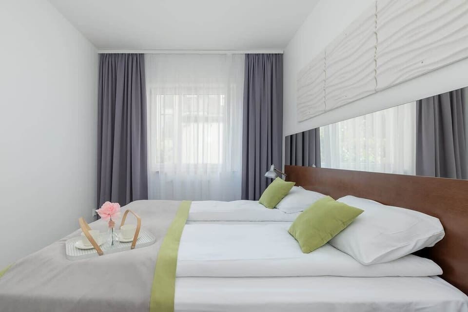 Cosy bedroom with a bed for two.
