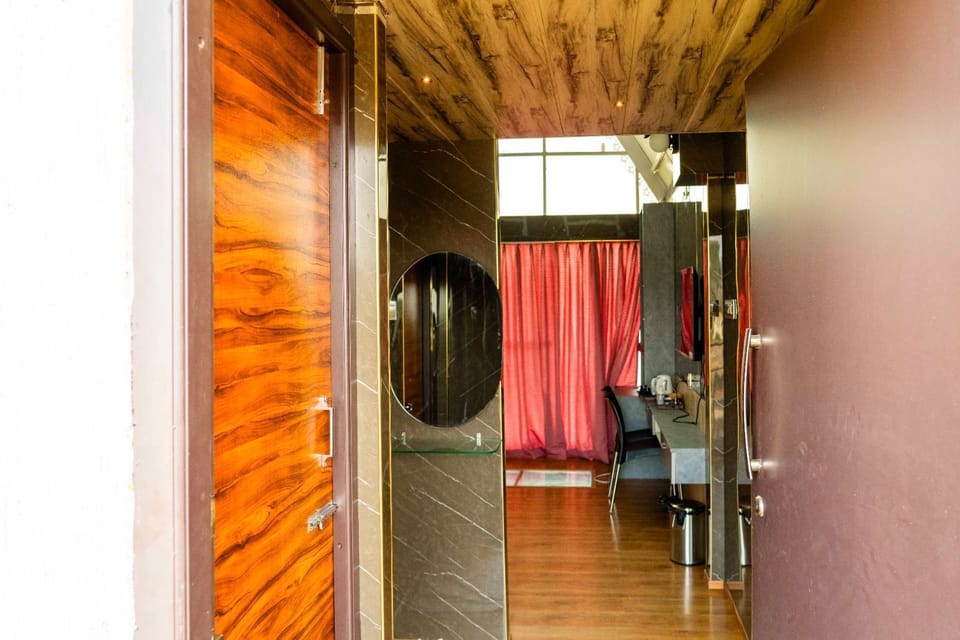 Signature Studio Suite, City View