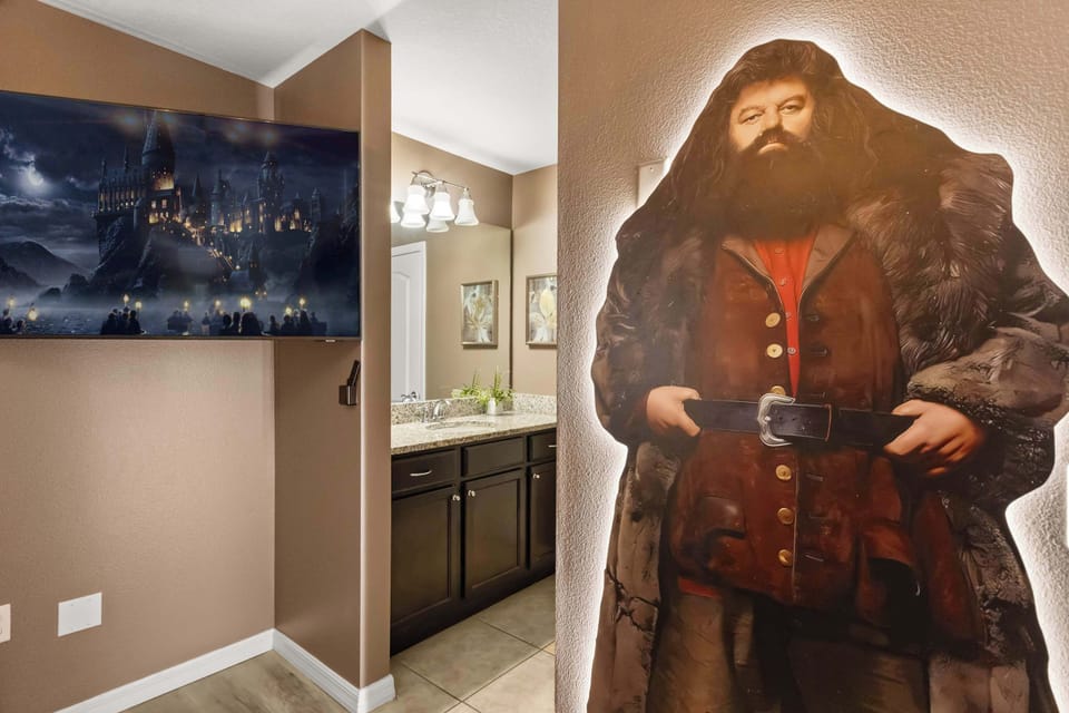 Hogwarts Themed Bedroom with smart TV and en-suite bathroom