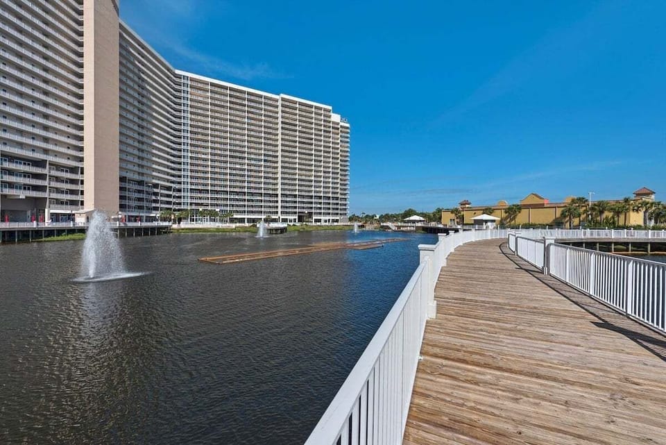 Laketown Wharf