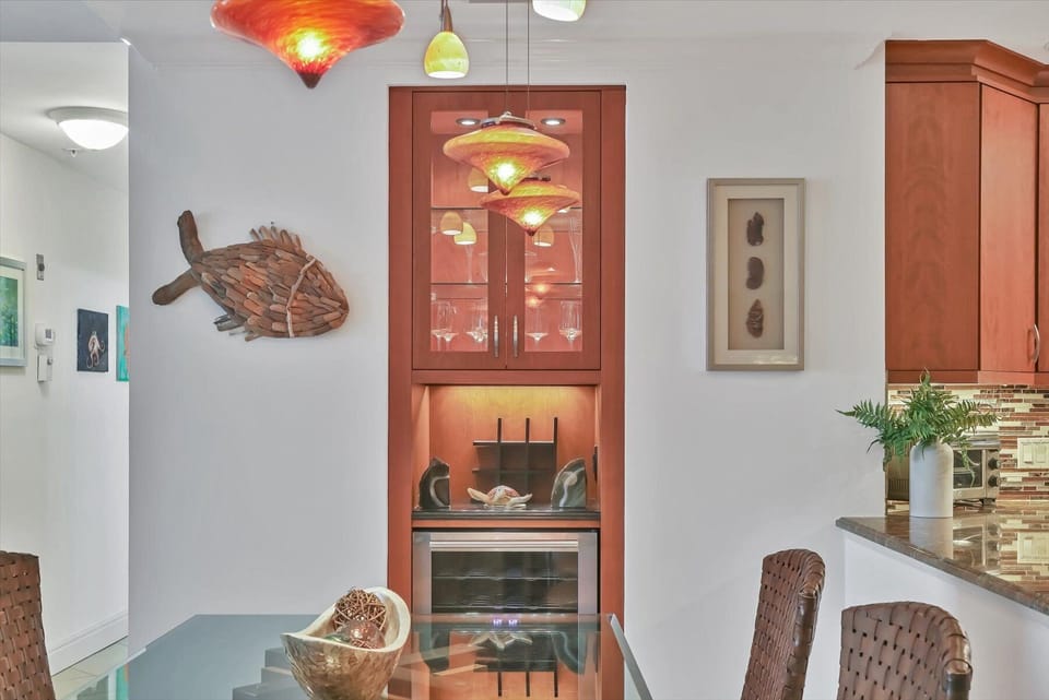 Seaplace M2-512 by FVC - Wine Bar