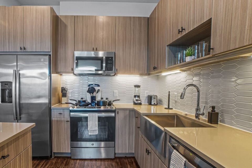 You can almost hear the sizzle of ingredients as you cook in the well-equipped kitchen, where every detail is designed for convenience.
