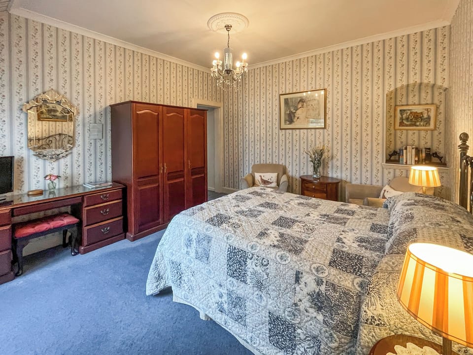 Double bedroom | Tigh N Eilean, Aberfeldy
