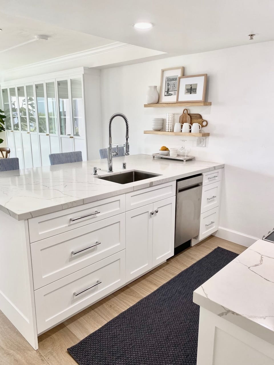 Extra large kitchen drawers for maximum storage, dishwasher, faucet/sprayer.