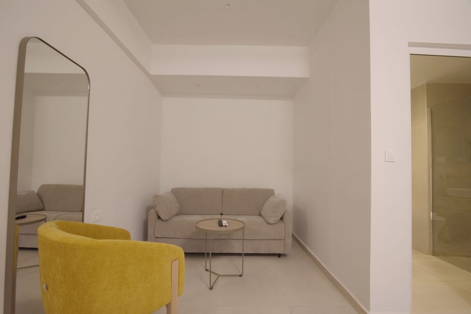 Superior Double Room, Balcony, Sea View | Living area