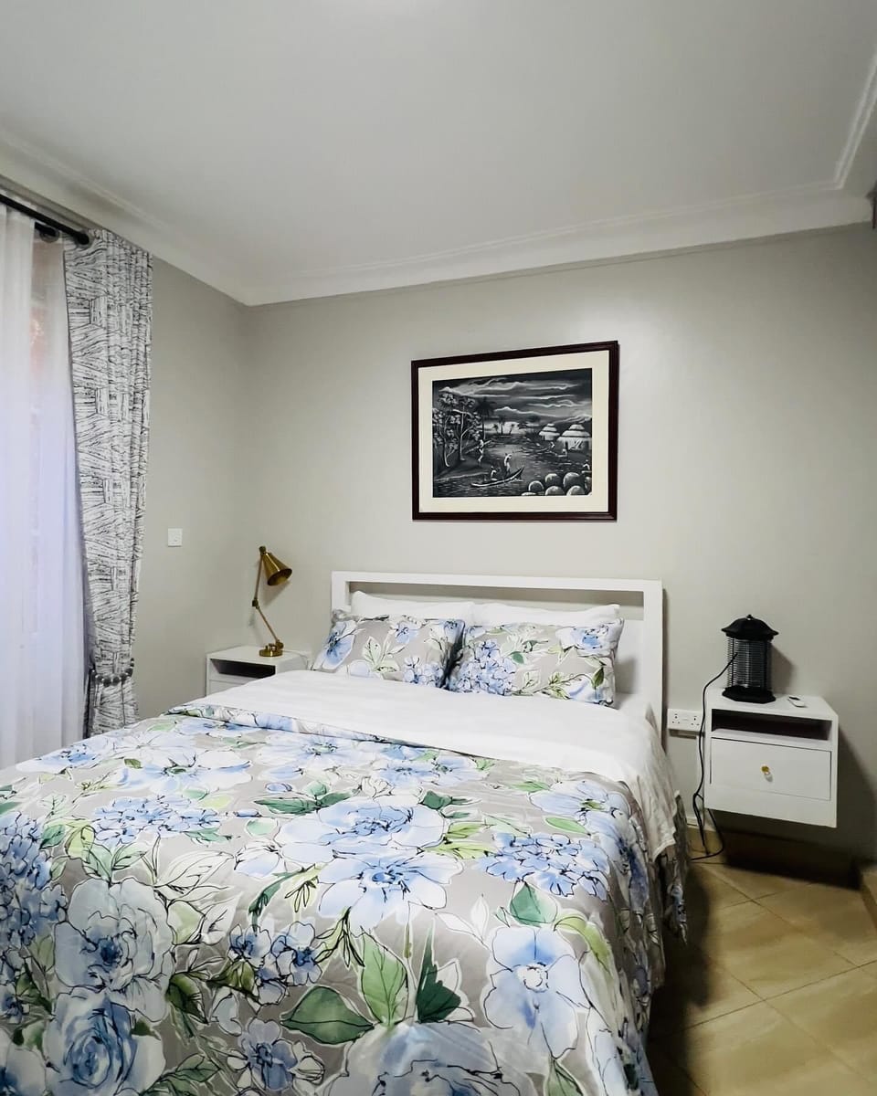1 bedroom, Egyptian cotton sheets, premium bedding, down comforters