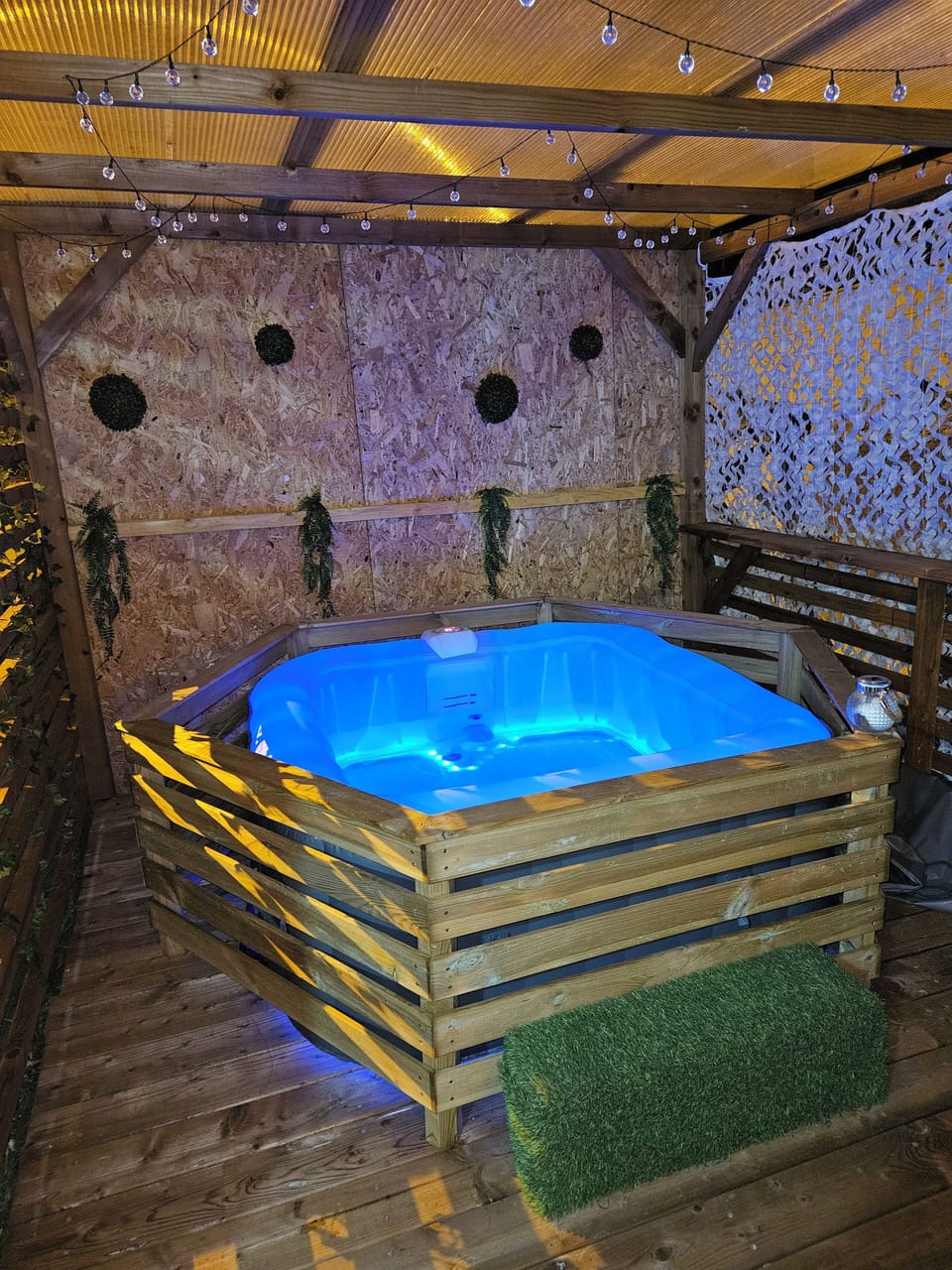 Indoor spa tub