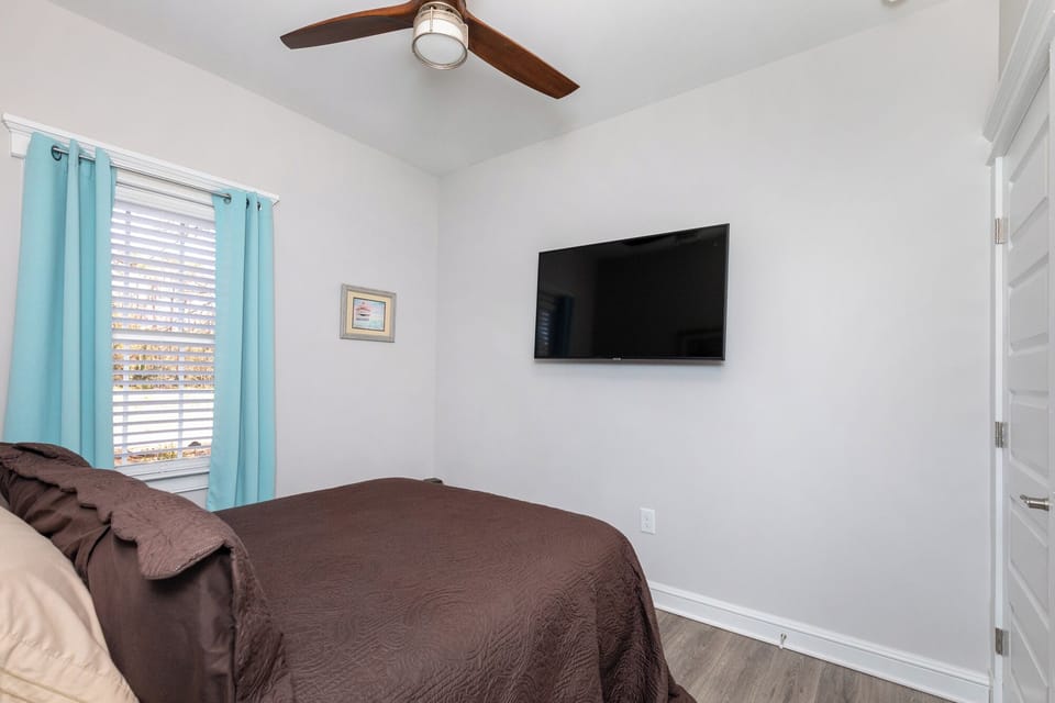 Bedroom with closet, tv and night table