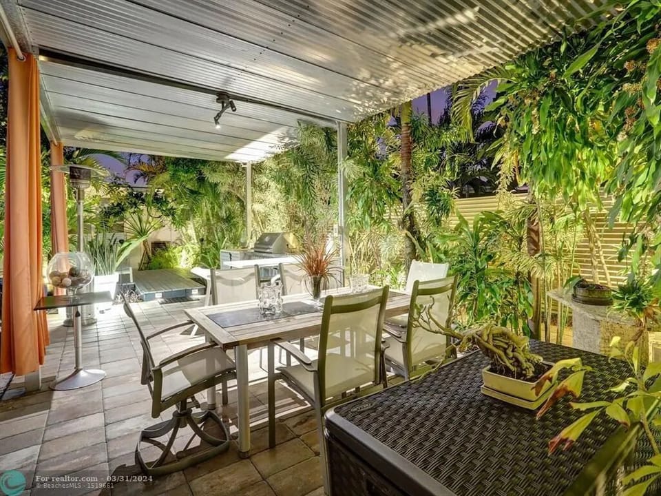 Outdoor dining