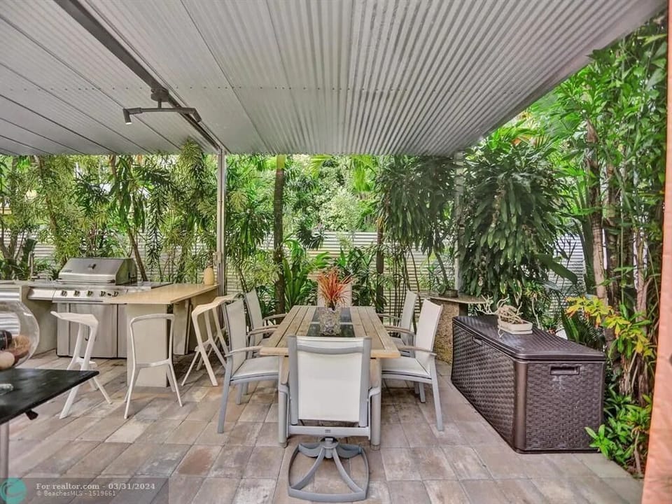 Outdoor dining