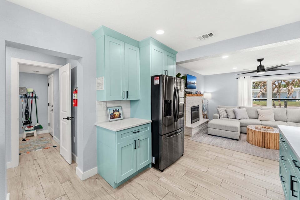 Bright & Open Kitchen