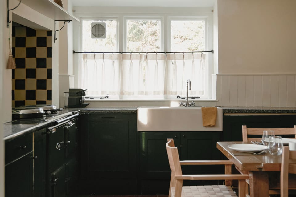 House, Patio, Garden View | Private kitchen | Electric kettle, toaster