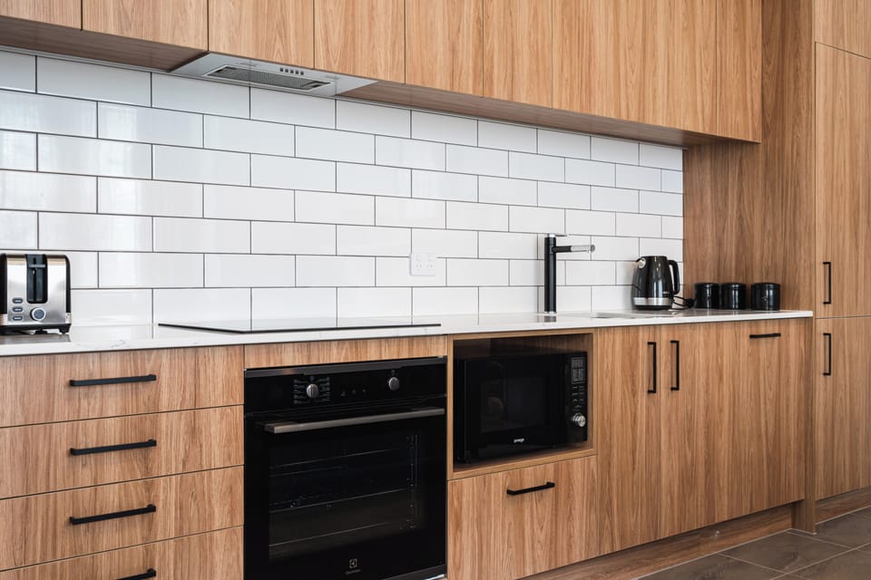 Premium House, 4 Bedrooms, Non Smoking, Kitchen | Private kitchen | Electric kettle, toaster