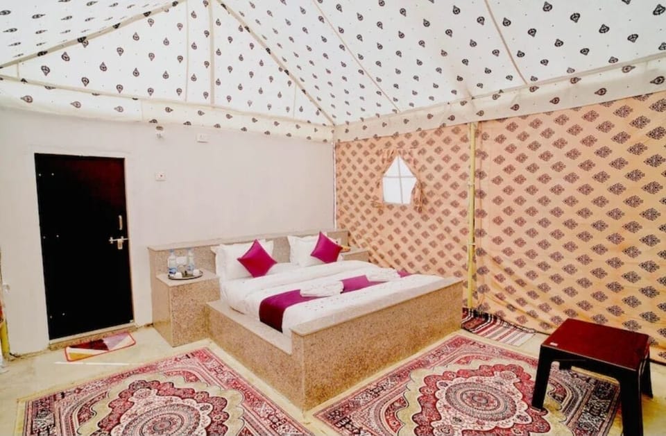 Luxury Twin Room, Patio, Desert View