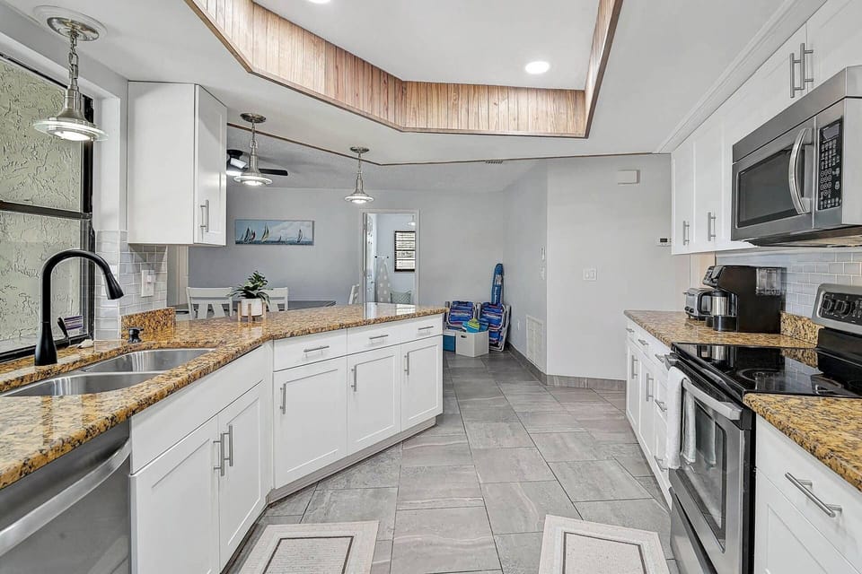 Plenty of space to enjoy preparing food