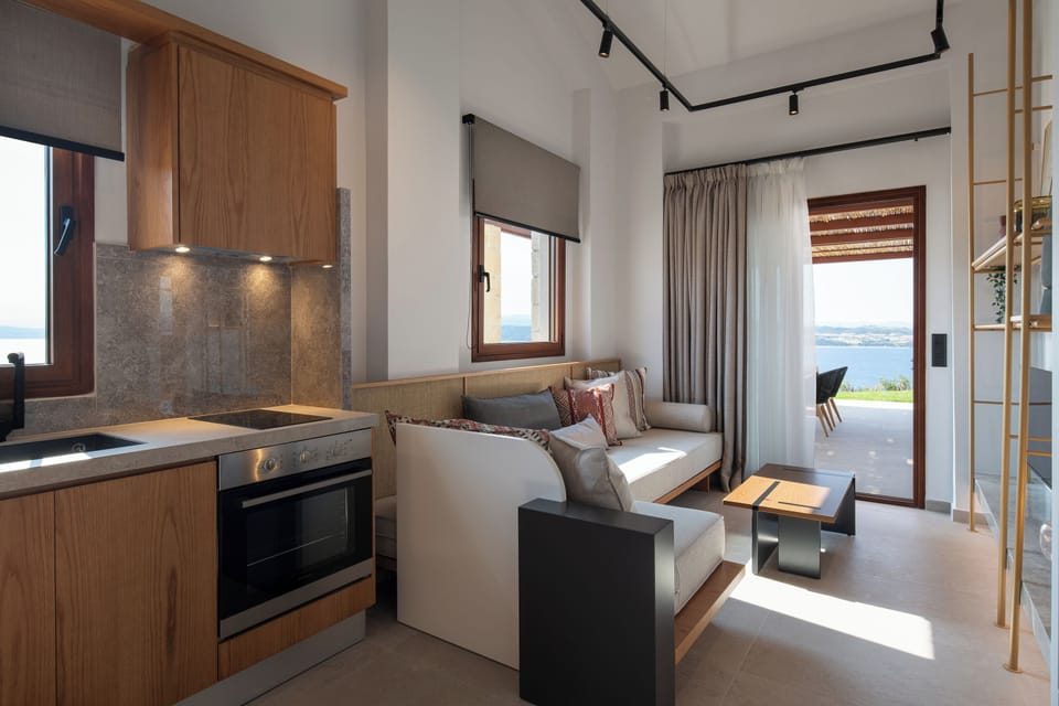 Comfort Villa, Sea View | Private kitchen | Full-size fridge, stovetop, electric kettle, cookware/dishes/utensils