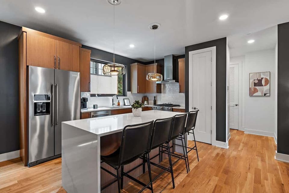 Gorgeous, spacious kitchen.