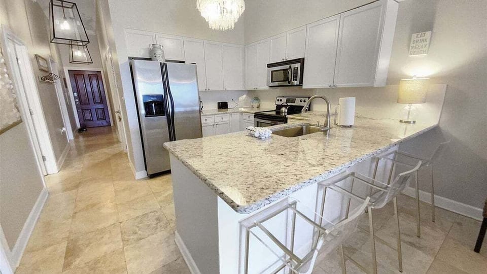 Full kitchen