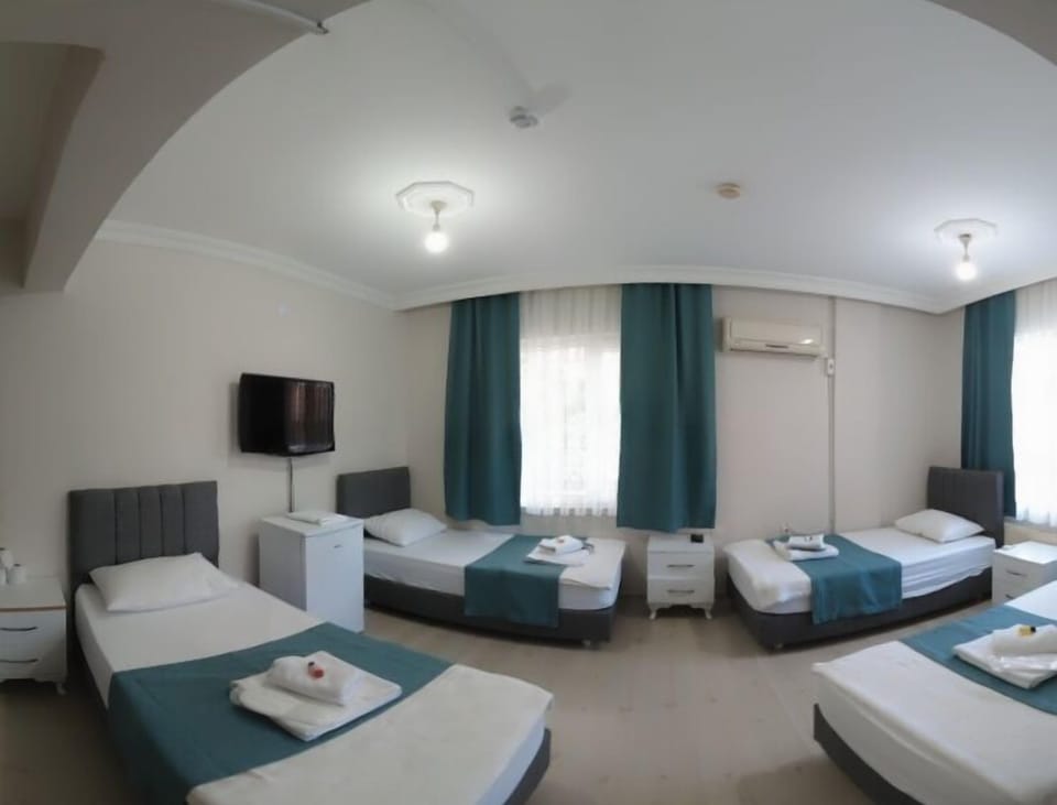 Family Quadruple Room | Desk, free WiFi