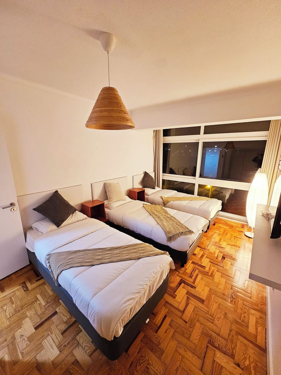 Classic Triple Room, Mountain View | Soundproofing, free WiFi