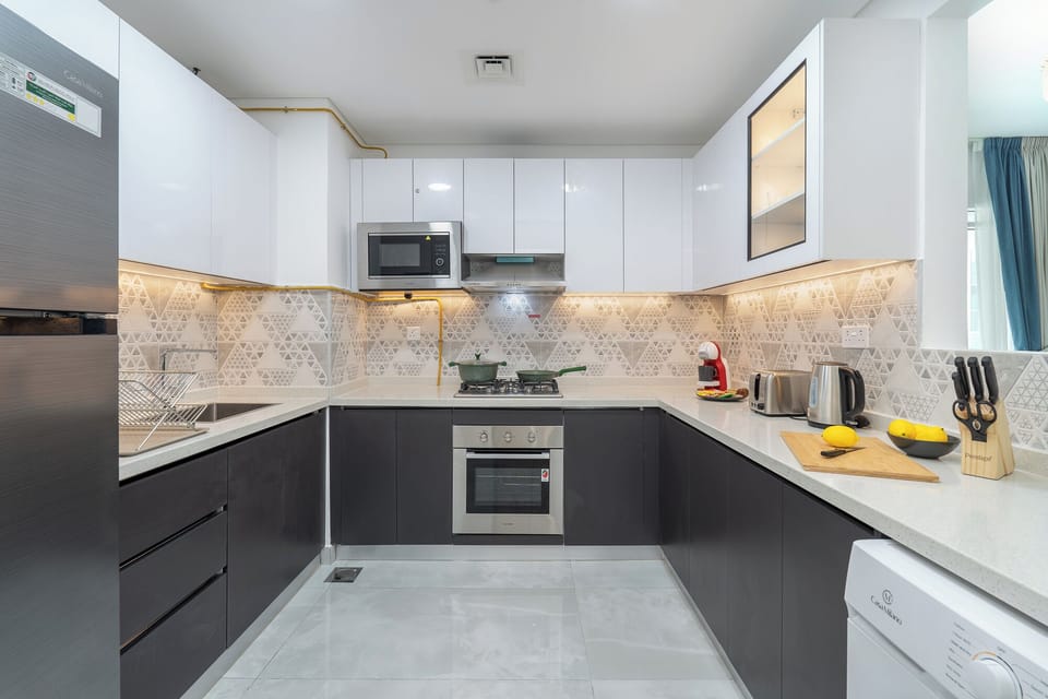 Exclusive Apartment | Private kitchen | Full-size fridge, microwave, oven, stovetop