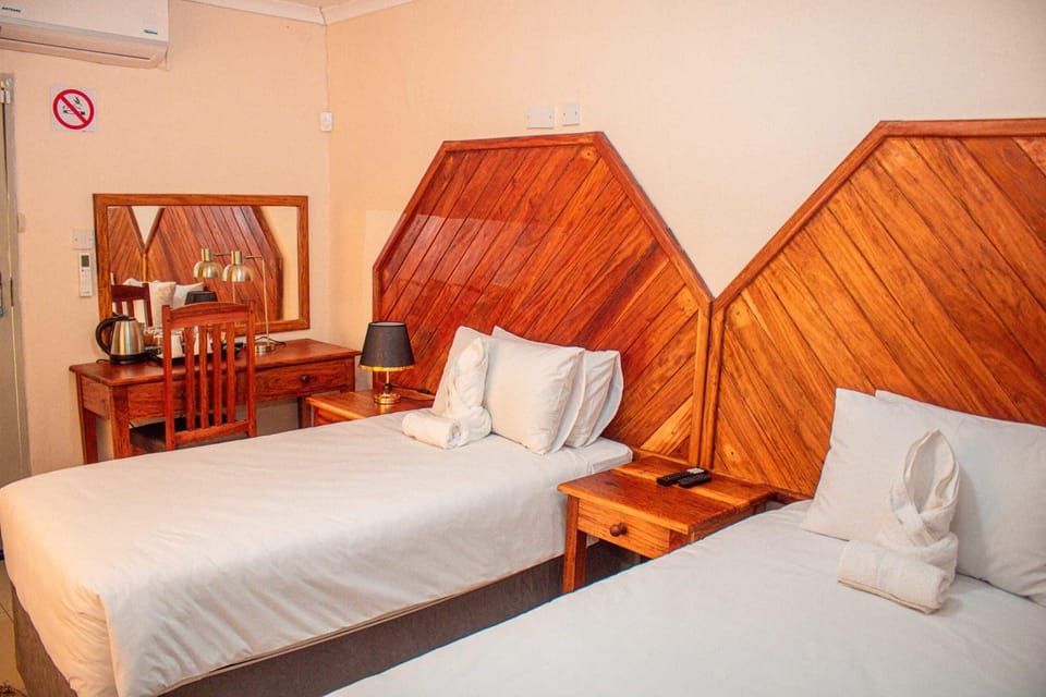 Twin Room | Laptop workspace, WiFi (free)