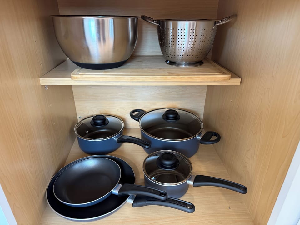 Pots pans & everything you will need for your stay is supplied at Anita’s Roost