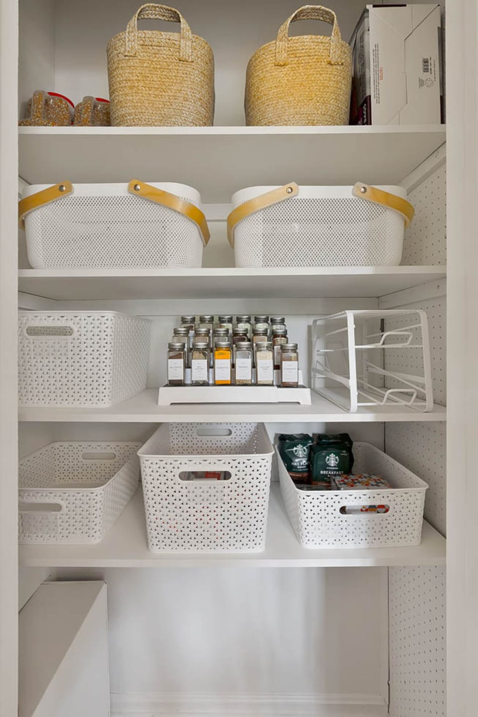 Fully equipped pantry