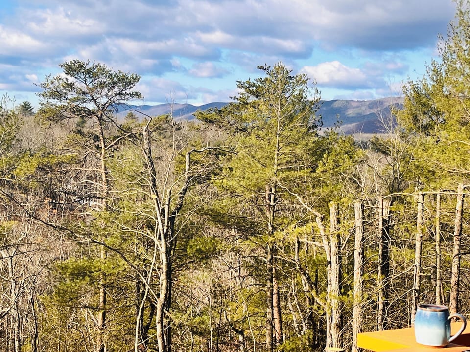 Morning coffee hits different with these mountain views!☕️