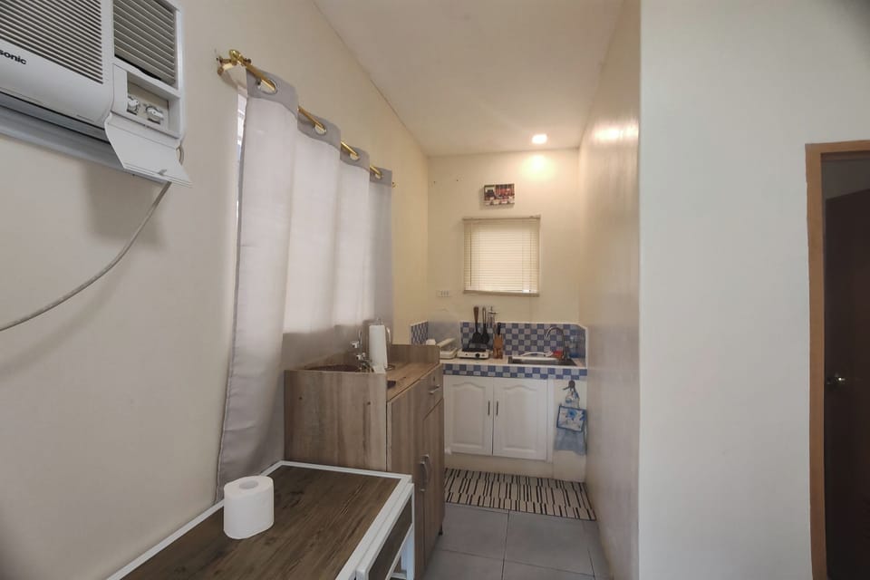 Studio Room | Desk, free WiFi, bed sheets