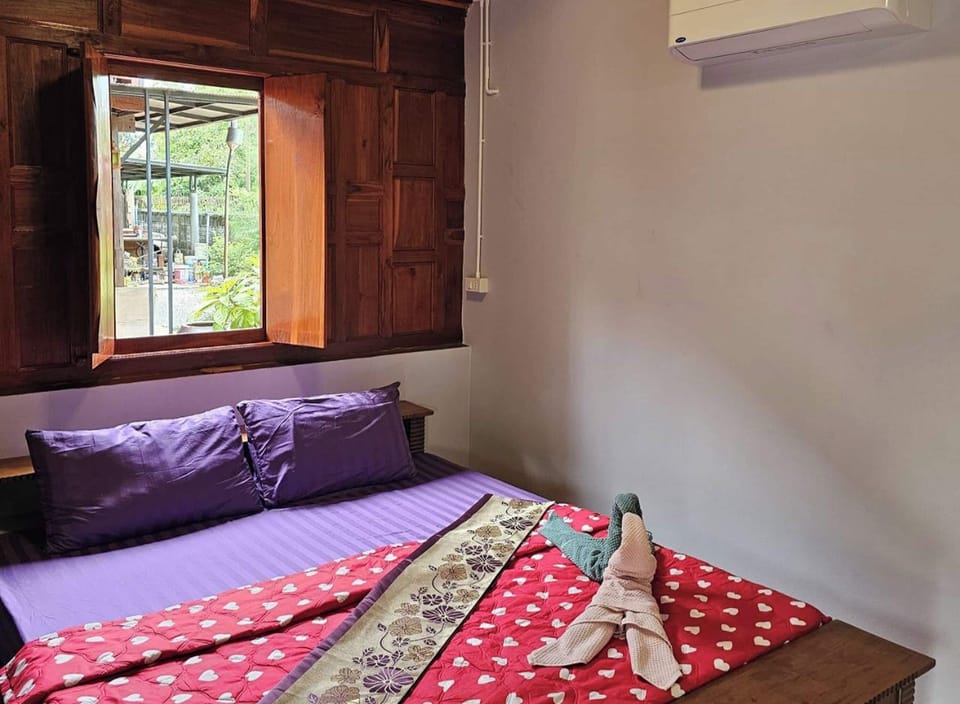 Standard Room | Desk, free WiFi, bed sheets